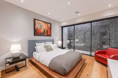 3 bedroom mews to rent - Photo 4
