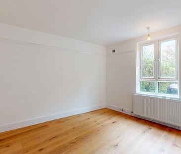 3 bedroom flat to rent - Photo 3