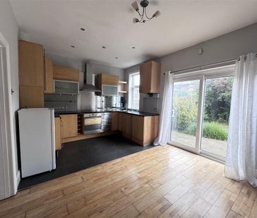 2 bedroom end of terrace house to rent - Photo 4