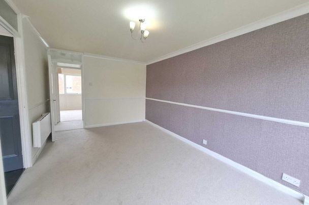 Burns Drive, HEMEL HEMPSTEAD - Photo 1