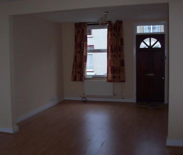2 bedroom end of terrace house to rent - Photo 4