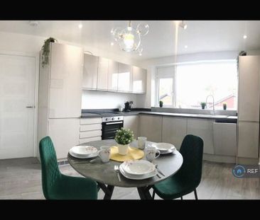 3 bedroom flat to rent - Photo 4