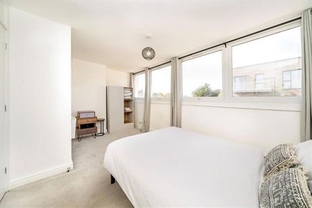 3 bedroom flat to rent - Photo 4