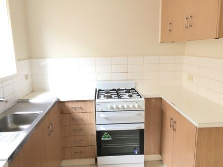 Convenient, Comfortable & Full of Natural Light! - Photo 5