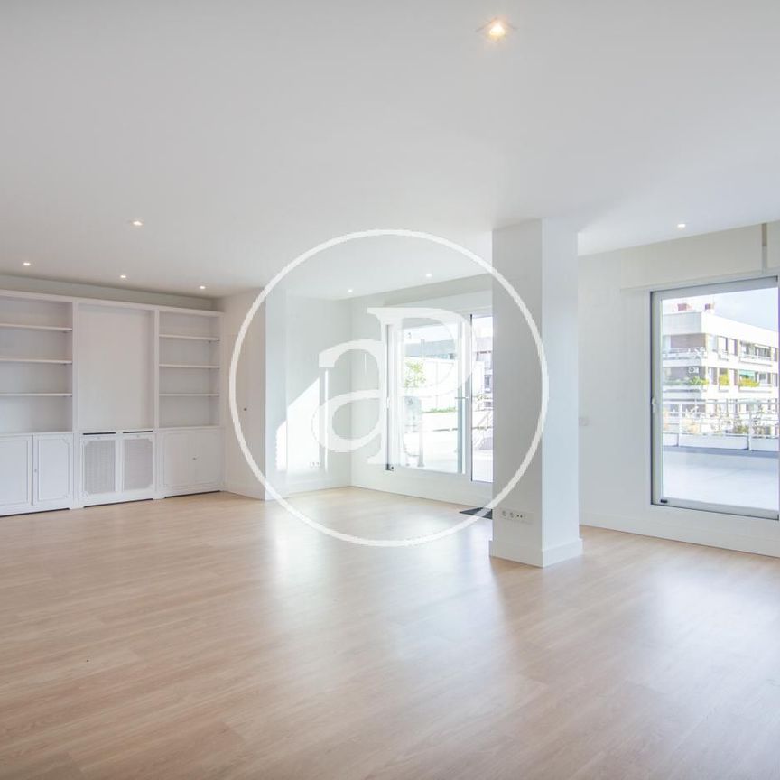 Penthouse for rent in Príncipe de Vergara - Photo 1