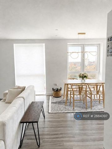 1 bedroom in a flat share to rent - Photo 2