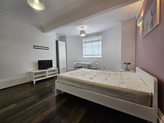 Studio to rent - Photo 1