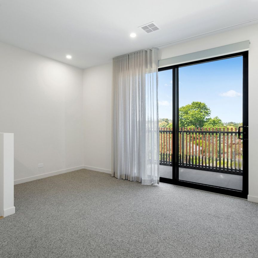 2/18 Leon Avenue, Rosanna - Photo 1