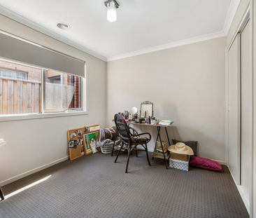 FAMILY HOME IN EXTREME PROXIMITY TO TRAIN STATION! - Photo 3