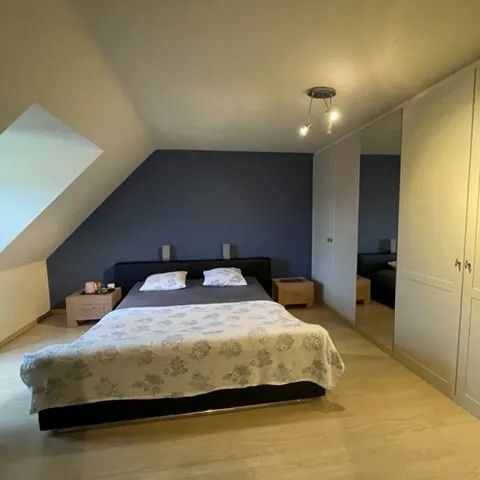 Ruim duplex appartement met 2 slaapkamers te huur gelegen in het hartje van Laakdal! - Photo 1