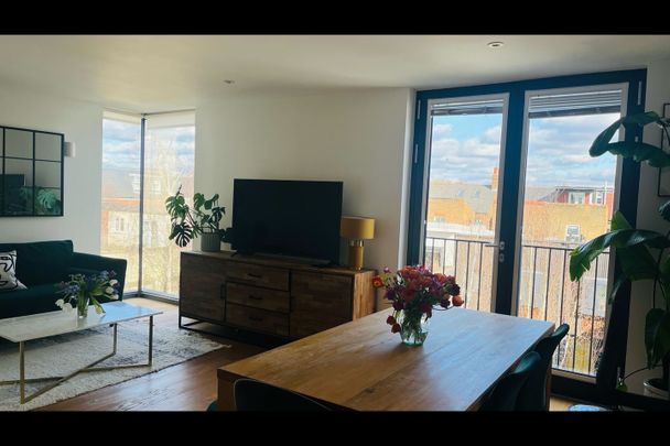 2 Bed Flat, London, W4 - Photo 1