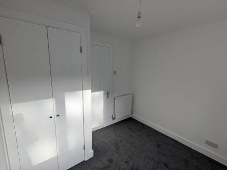 3 bedroom detached house to rent - Photo 2