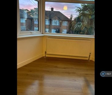 2 bedroom maisonette to rent - Photo 2