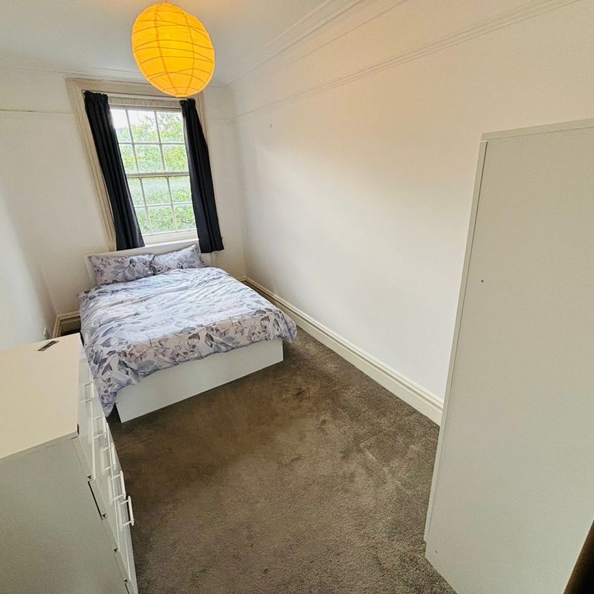 Room in a Shared Flat, Lewisham, SE13 - Photo 1