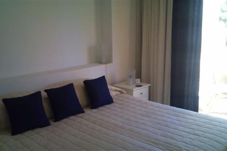 3 Bedroom Apartment For Rent in Casares Playa, Málaga - Photo 2