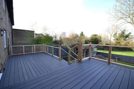 4 bedroom semi-detached house to rent - Photo 4