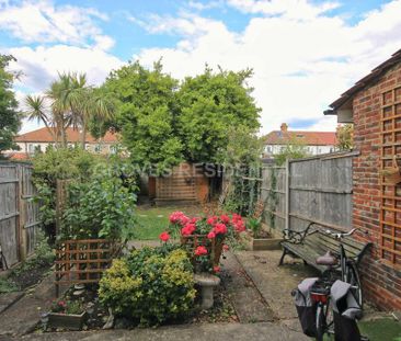 3 bedroom terraced house to rent - Photo 6