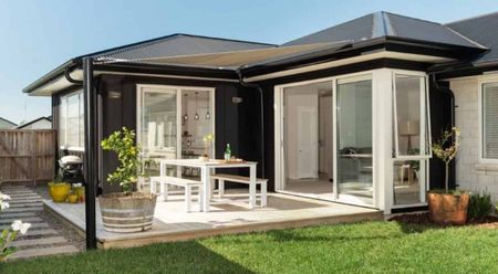 This stunning 4 bedroom, 2 bathroom house is now available for lease. - Photo 3