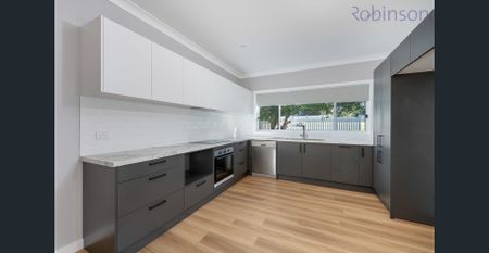 Renovated 3 bedroom home with a white picket fence - Photo 5