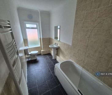 3 bedroom end of terrace house to rent - Photo 4