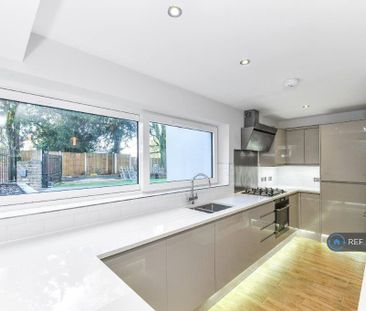 6 bedroom detached house to rent - Photo 5