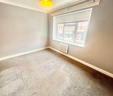 The Broadway, Thorpe Bay, Southend On Sea, Essex, SS1 - Photo 6