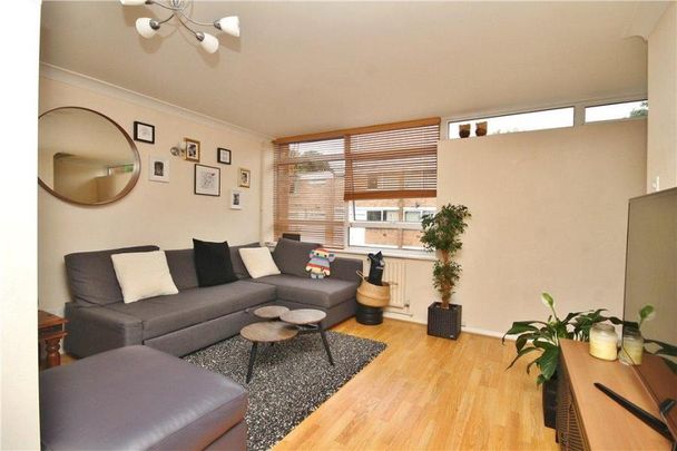 2 bedroom maisonette to rent - Photo 1