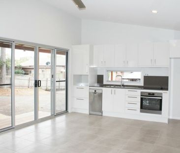 Bright and Breezy Taree West Flat - Photo 5