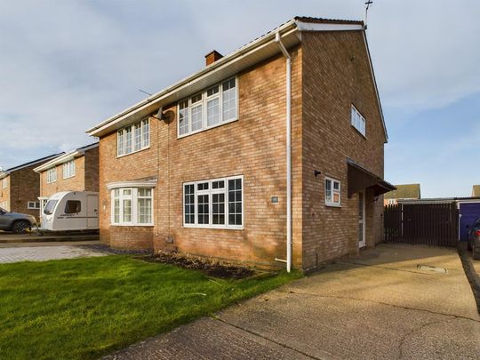 3 bedroom semi-detached house to rent - Photo 1