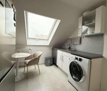 KÖLN-INNENSTADT: MODERNE 2-ZIMMERWOHNUNG IM DACHGESCHOSS MIT KÜCHE ... - Photo 5