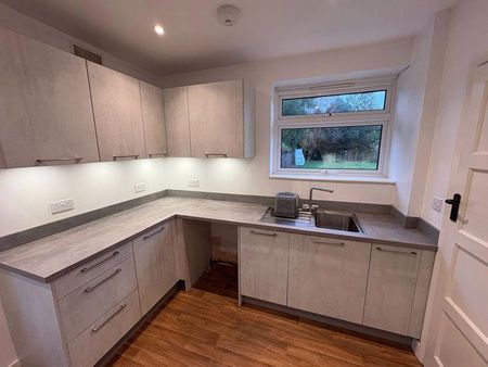 3 bedroom detached bungalow to rent - Photo 5