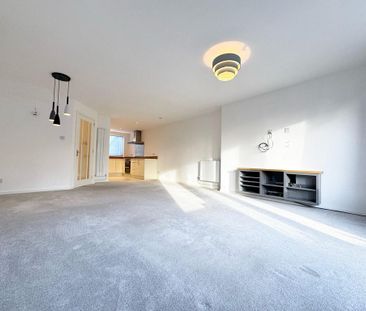 3 bedroom end of terrace house to rent - Photo 2