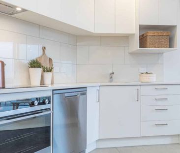 Modal House Delight! - Photo 3