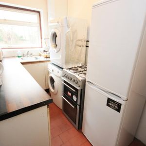 Hoylake Road, East Acton, London, W3 7NP - Photo 3