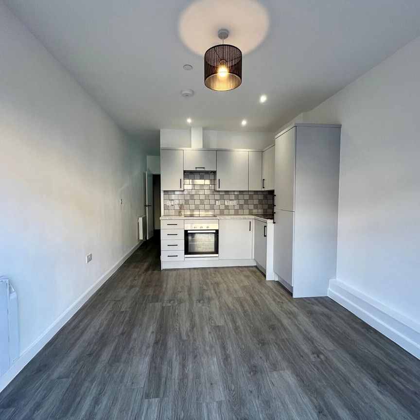 Cowbridge Road East, Cardiff, Canton - Photo 1