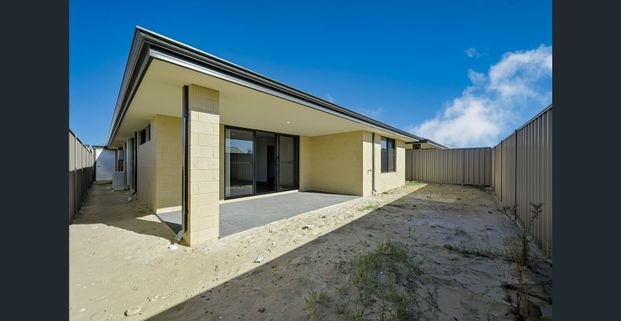 🏡 BRAND NEW COMFORT & CONVENIENCE ACROSS FROM THE PARK 🌳 - Photo 1