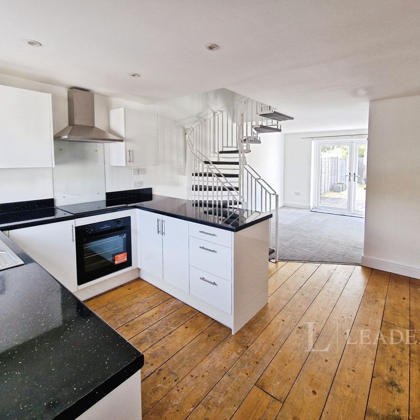 2 bedroom end of terrace to rent Horton Heath - Photo 1