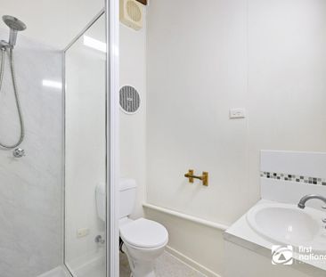 LOCATION! LOCATION ! FAMILY HOME NEAR THE BAY IN BEAUTIFUL VICTORIA... - Photo 6