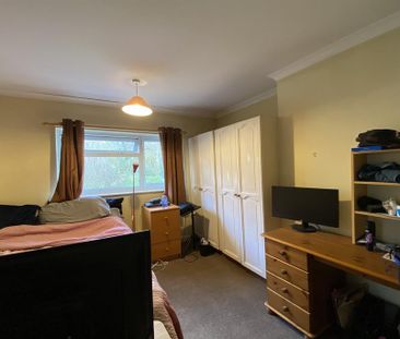 4 bedroom semi-detached house to rent - Photo 5