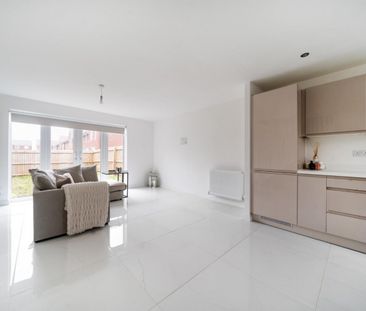 3 bedroom House To Let - Photo 6