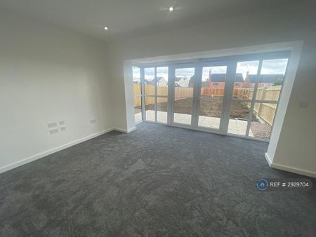 3 bedroom semi-detached house to rent - Photo 2