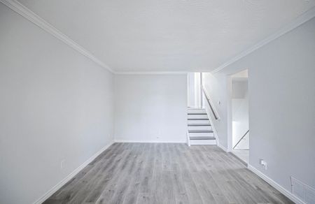 For Lease - 215A Paris Road, Brantford, Ontario - Photo 2