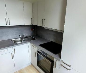 Möblierte 2-Raum-Wohnung mit moderner Einbauküche - Photo 1
