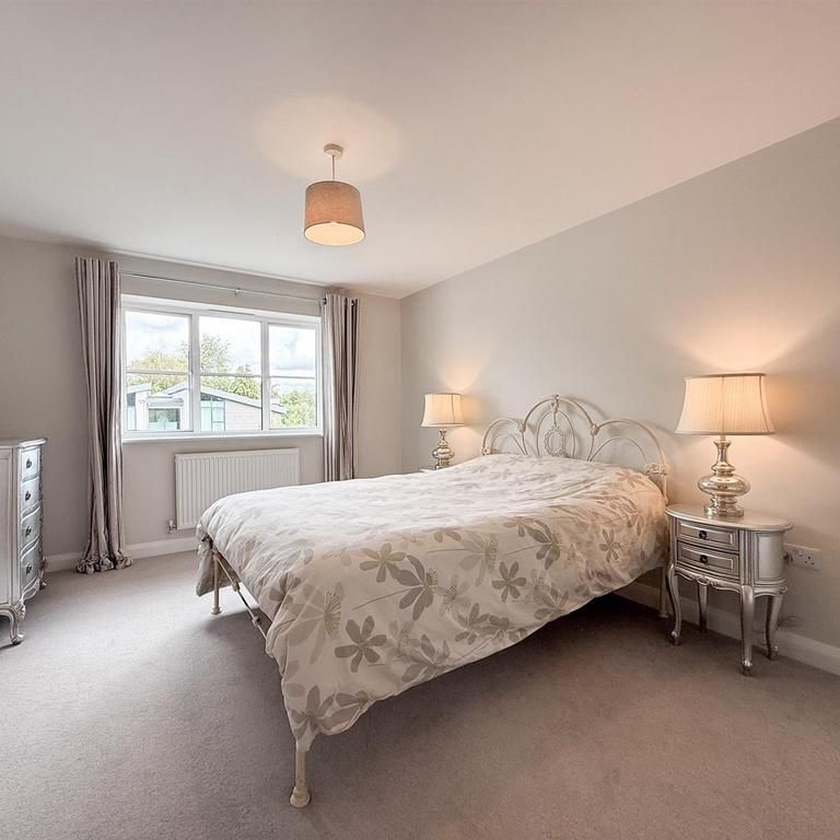 6 bedroom detached house to rent - Photo 1