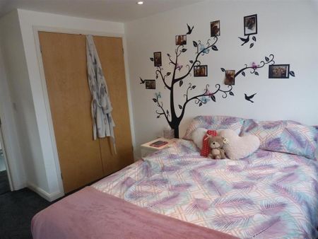 3 bedroom apartment to rent - Photo 2