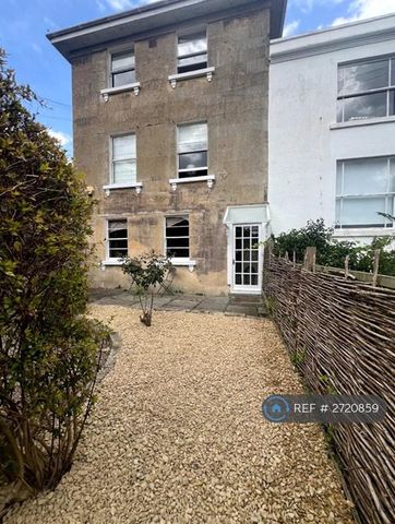 3 bedroom flat to rent - Photo 5