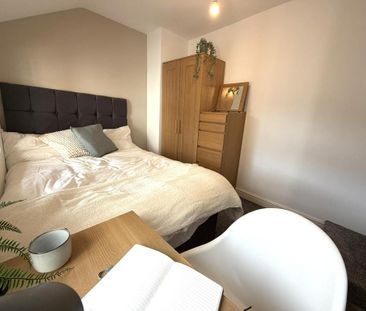 1 bedroom in a house share to rent - Photo 3