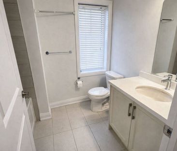 For Lease - 112 clippers Crescent, Whitchurch-Stouffville, Ontario - Photo 2