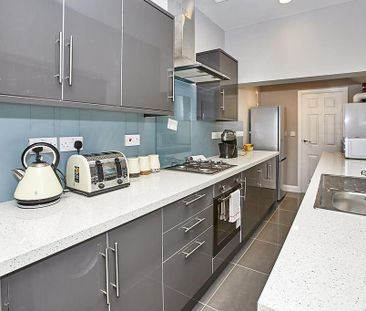 4 bedroom terraced house to rent - Photo 1