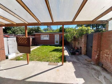 5 bedroom link detached house to rent - Photo 5